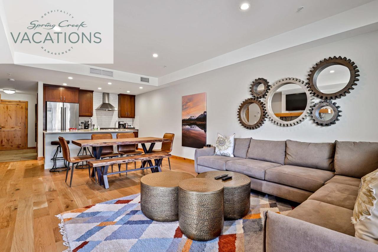 White Spruce Lodge By Spring Creek Vacations كانمور الغرفة الصورة